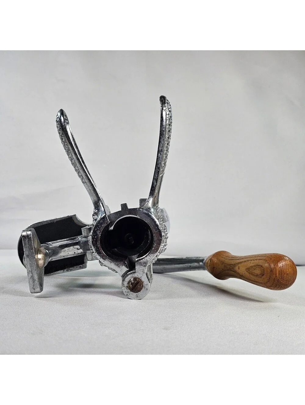 Estate Wine Opener Vintage Countertop Mount Corkscrew Chrome Grape Embossed Wood